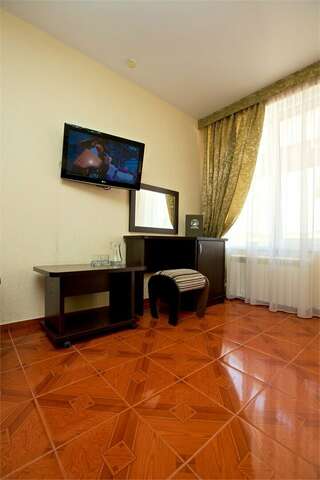 Гостиница Имера Витязево ST4P - Стандарт четырехместный с видом на бассейн-4