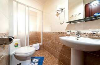 Гостиница Имера Витязево ST4P - Стандарт четырехместный с видом на бассейн-9