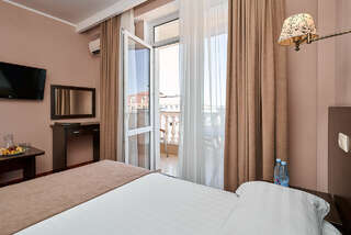 Гостиница Имера Витязево ST4B - Стандарт четырехместный с балконом-1